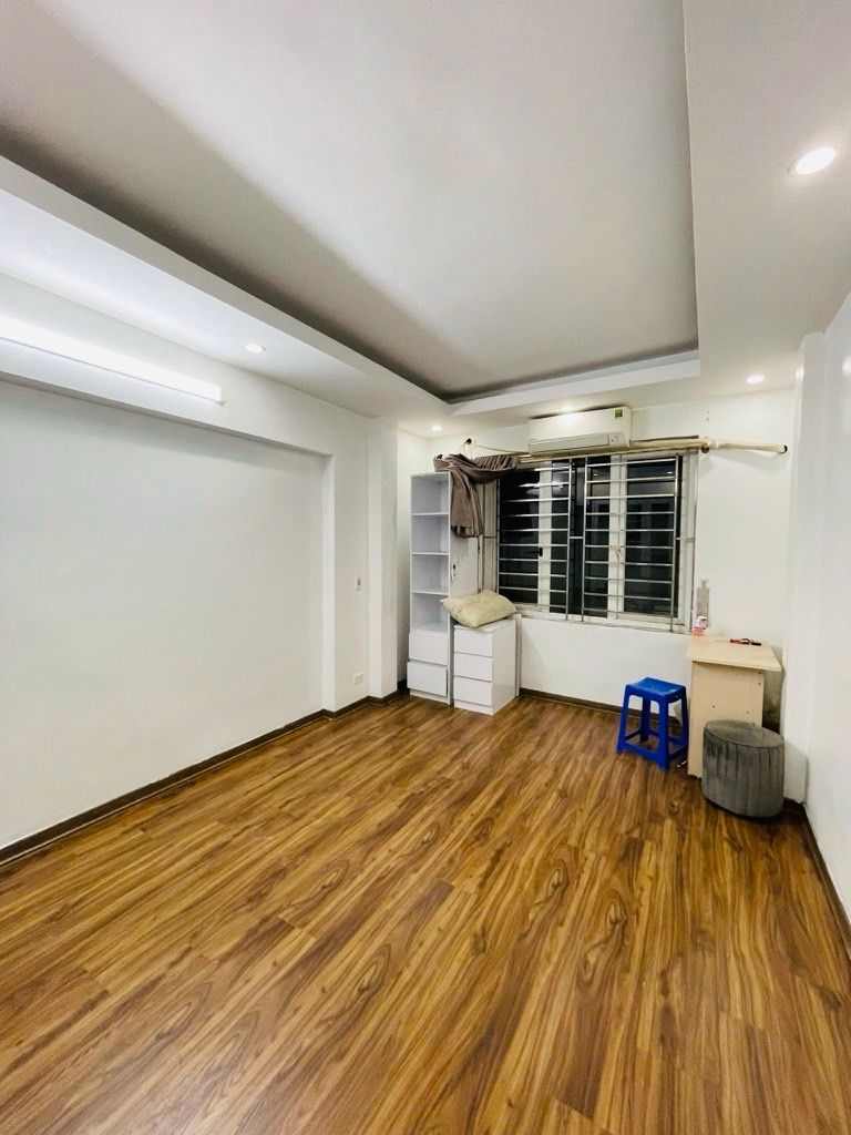 Bán nhà Định Công Thượng - diện tích 30m2 5 tầng - Ô TÔ CÁCH 15m - giá 7,5 tỷ