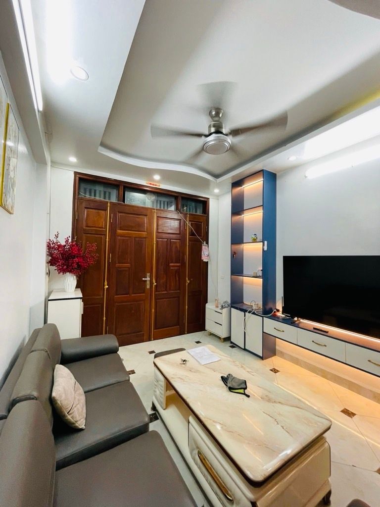 Bán nhà Định Công Thượng - diện tích 30m2 5 tầng - Ô TÔ CÁCH 15m - giá 7,5 tỷ