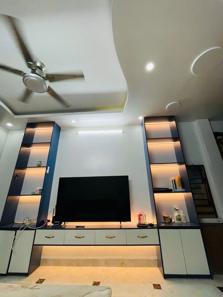 Bán nhà Định Công Thượng - diện tích 30m2 5 tầng - Ô TÔ CÁCH 15m - giá 7,5 tỷ