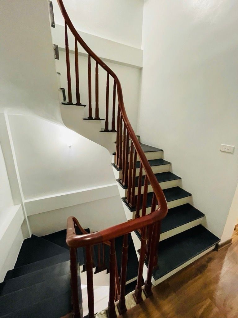 Bán nhà Định Công Thượng - diện tích 30m2 5 tầng - Ô TÔ CÁCH 15m - giá 7,5 tỷ