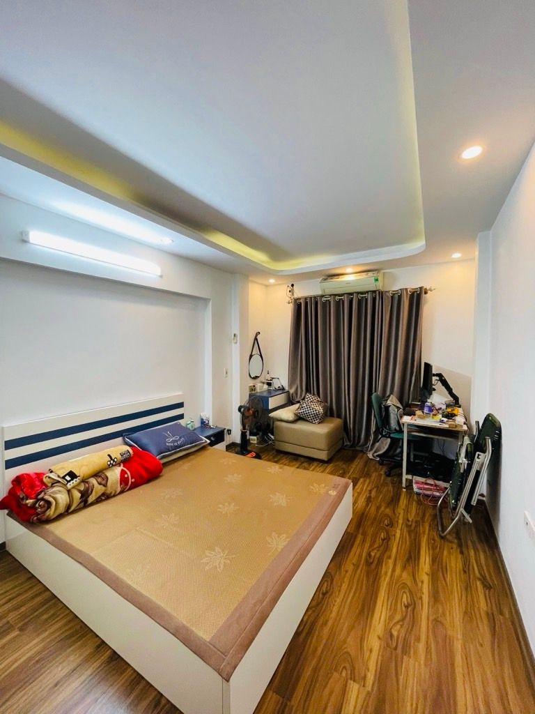 Bán nhà Định Công Thượng - diện tích 30m2 5 tầng - Ô TÔ CÁCH 15m - giá 7,5 tỷ