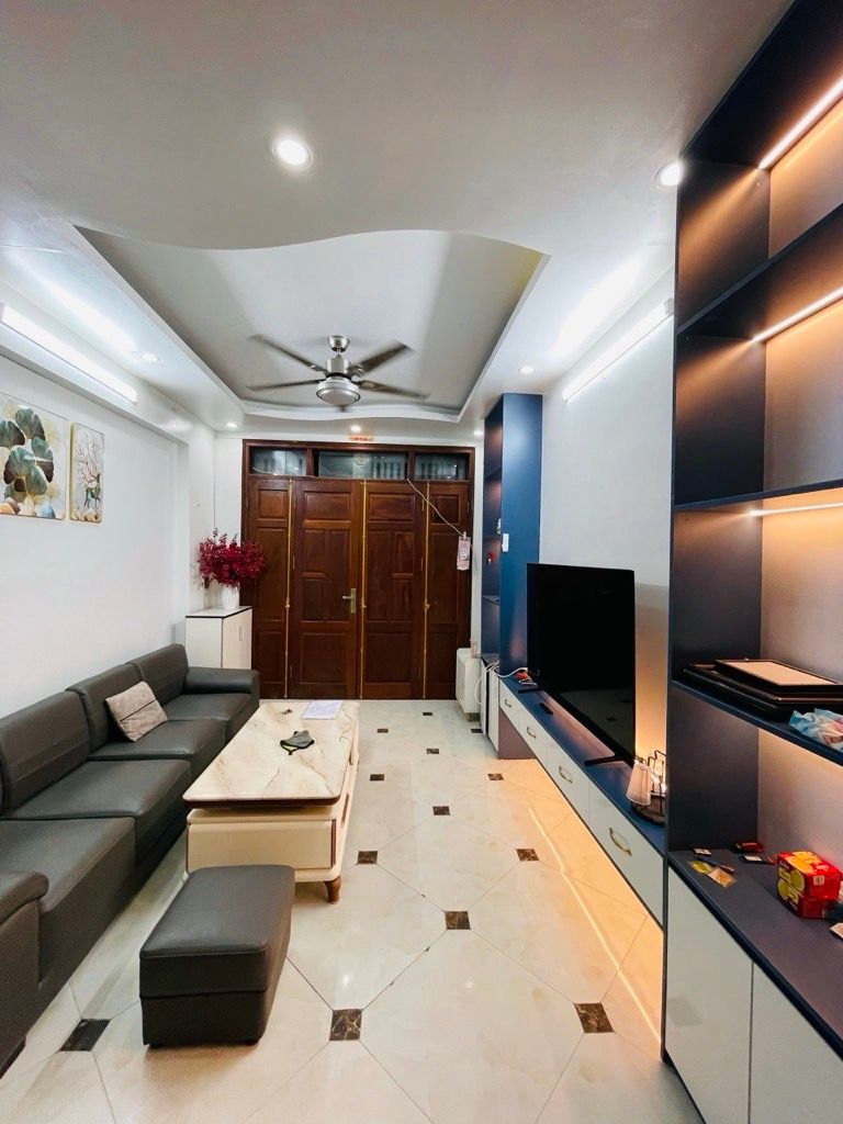 Bán nhà Định Công Thượng - diện tích 30m2 5 tầng - Ô TÔ CÁCH 15m - giá 7,5 tỷ