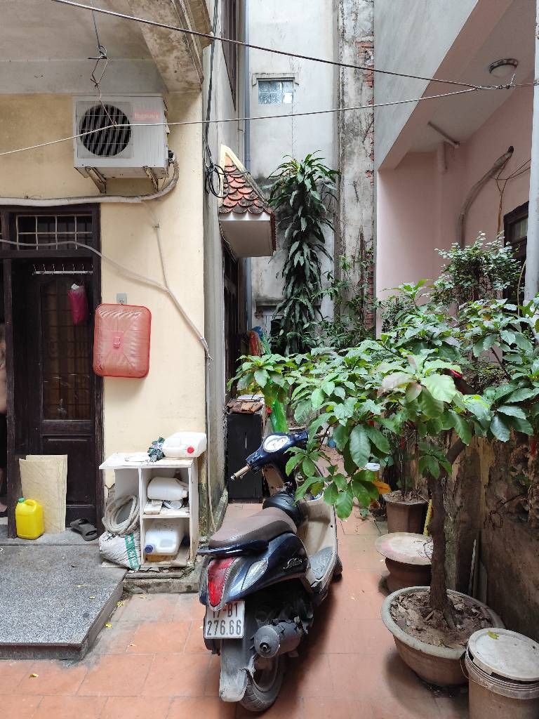 Bán nhà Hào Nam - diện tích 93.3m2 3 tầng - Nhà cũ xác định bán đất - giá 19,3 tỷ