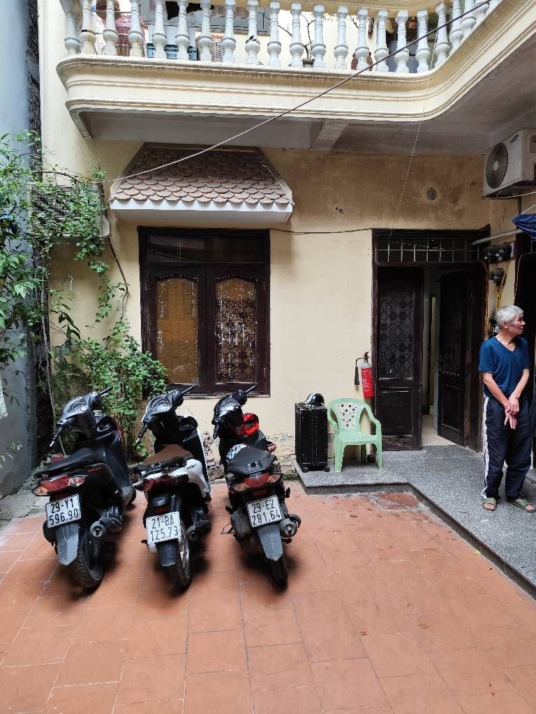 Bán nhà Hào Nam - diện tích 93.3m2 3 tầng - Nhà cũ xác định bán đất - giá 19,3 tỷ