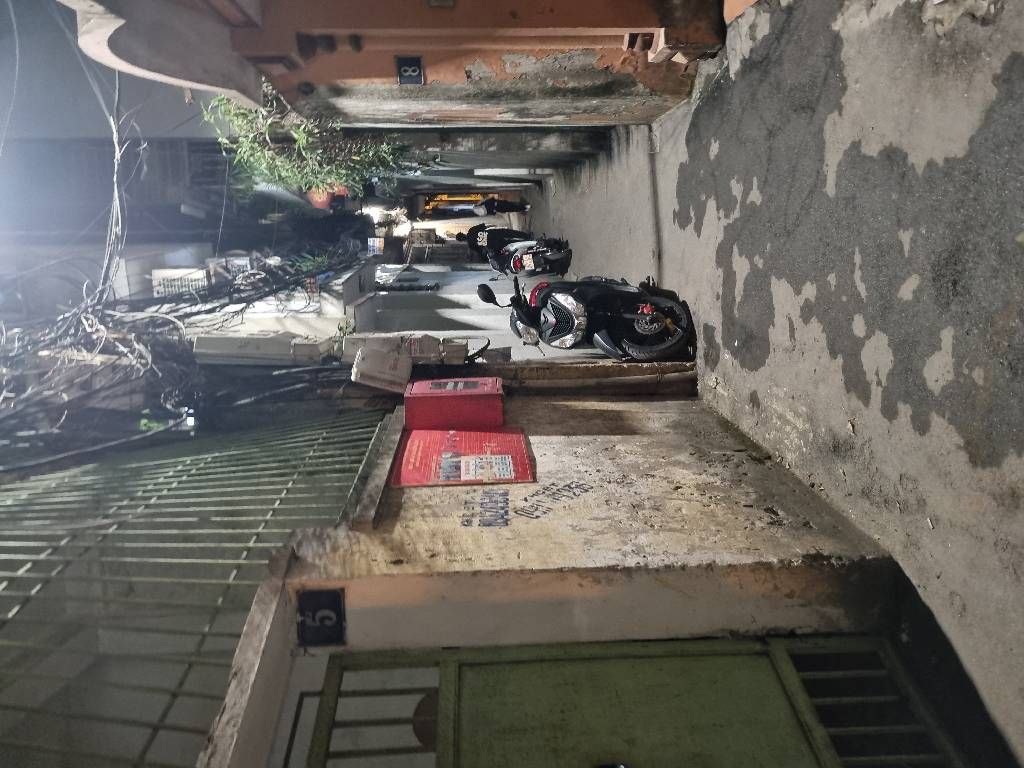 Bán nhà Ngõ Chợ Khâm Thiên - diện tích 23,7m2 2 tầng - nhà có cầu thang lên t2, t3 - giá 4,35 tỷ