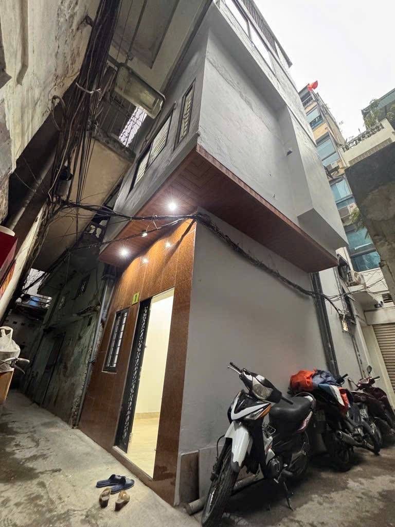 Bán nhà Thanh Nhàn - diện tích 19m2 4 tầng - Lô góc, gần phố - giá 5,6 tỷ