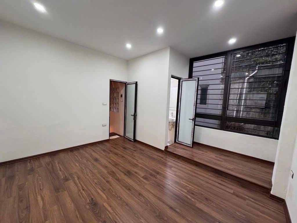 Bán nhà Thanh Nhàn - diện tích 19m2 4 tầng - Lô góc, gần phố - giá 5,6 tỷ