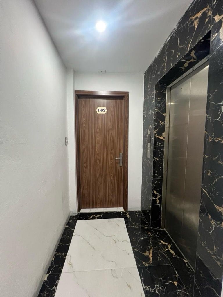 Bán nhà Chợ Khâm Thiên - diện tích 46m2 7 tầng - Căn góc CCMN - giá 2,4 tỷ