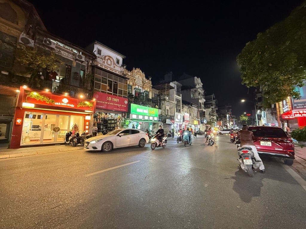 Bán nhà Bạch Mai - diện tích 82m2 1 tầng - Lô Góc - giá 16,8 tỷ