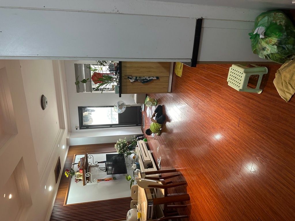 Bán nhà Chùa Láng - diện tích 94.6m2 1 tầng - Nhà thoáng sáng - giá 9,2 tỷ