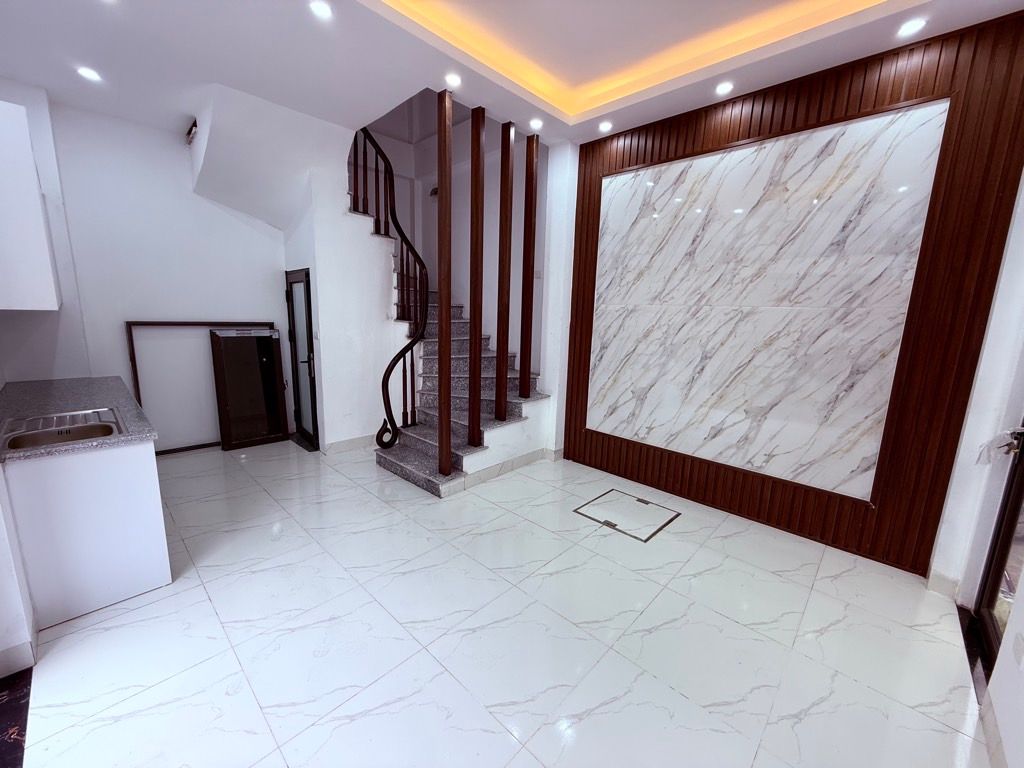 Bán nhà Thuý Lĩnh - diện tích 30m2 5 tầng - Lô góc - giá 5,98 tỷ