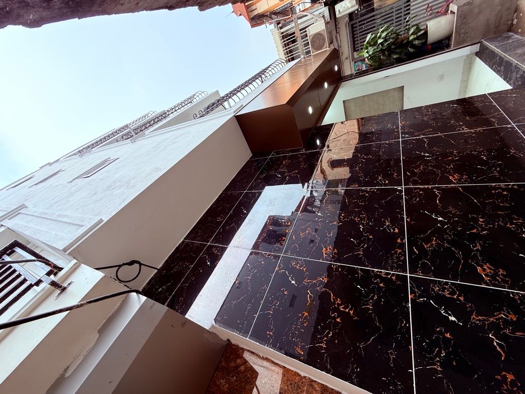 Bán nhà Thuý Lĩnh - diện tích 30m2 5 tầng - Lô góc - giá 5,98 tỷ