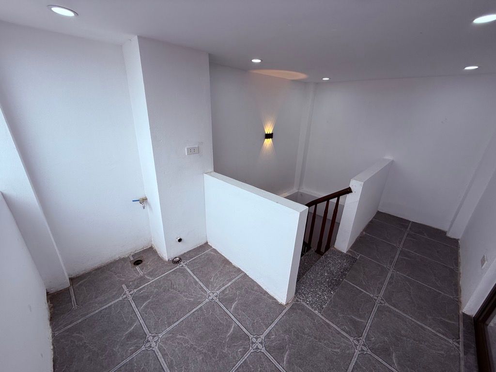 Bán nhà Thuý Lĩnh - diện tích 30m2 5 tầng - Lô góc - giá 5,98 tỷ