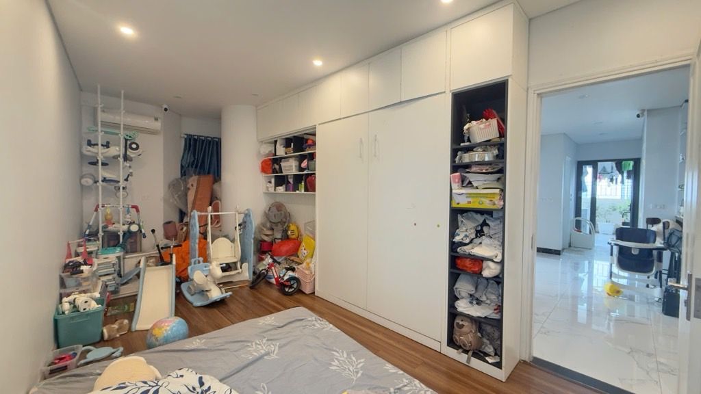 Bán nhà Nguỵ Như Kon Tum - diện tích 165m2 23 tầng - Lô góc 3 thoáng - giá 18,3 tỷ