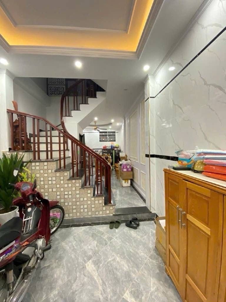 Bán nhà Phan Đình Giót - diện tích 37.8m2 5 tầng - Ô tô tránh - giá 11,7 tỷ
