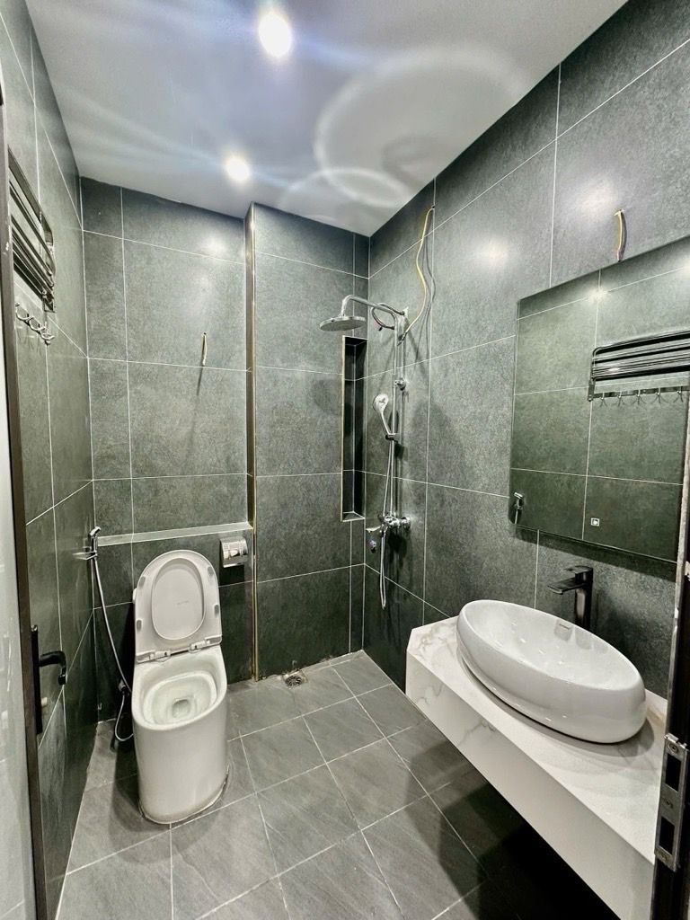 Bán nhà Phan Đình Giót - diện tích 37.8m2 5 tầng - Ô tô tránh - giá 11,7 tỷ