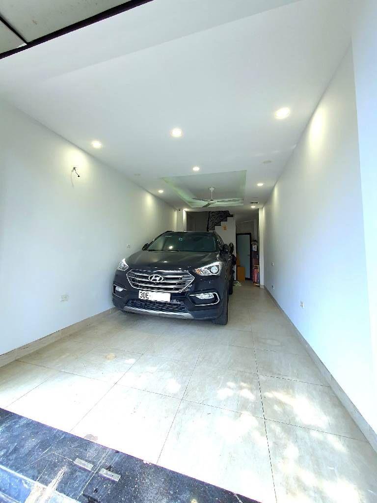 Bán nhà Nguyễn Khoái - diện tích 30.5m2 5 tầng - Mặt phố, Gara oto, vừa ở vừa kinh doanh - giá 11,6 tỷ