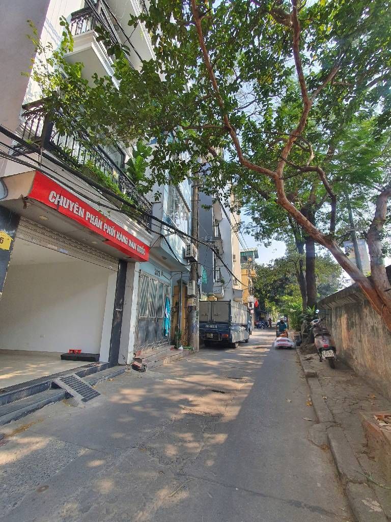 Bán nhà Nguyễn Khoái - diện tích 30.5m2 5 tầng - Mặt phố, Gara oto, vừa ở vừa kinh doanh - giá 11,6 tỷ