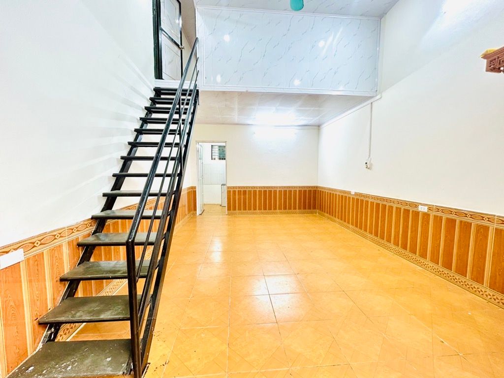 Bán nhà Nguyễn Khoái - diện tích 40m2 2 tầng - Đủ công năng - giá 4,5 tỷ