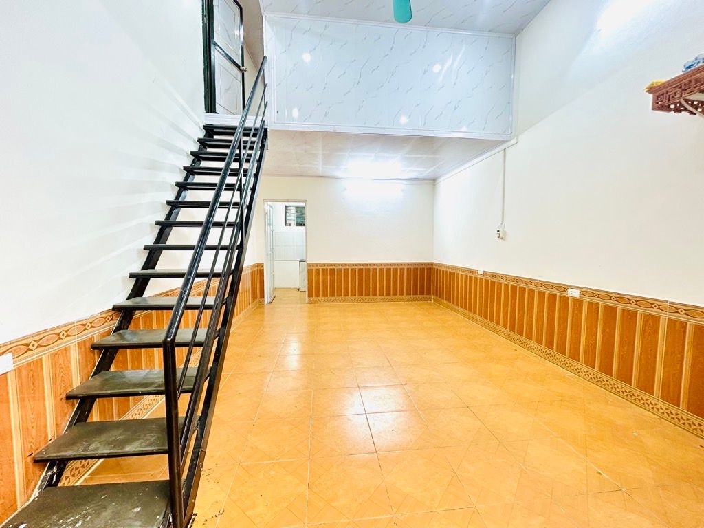 Bán nhà Nguyễn Khoái - diện tích 40m2 2 tầng - Đủ công năng - giá 4,5 tỷ