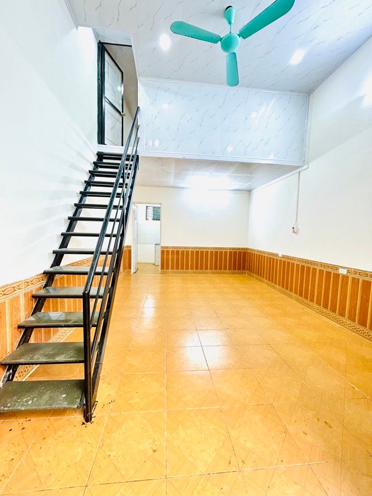 Bán nhà Nguyễn Khoái - diện tích 40m2 2 tầng - Đủ công năng - giá 4,5 tỷ