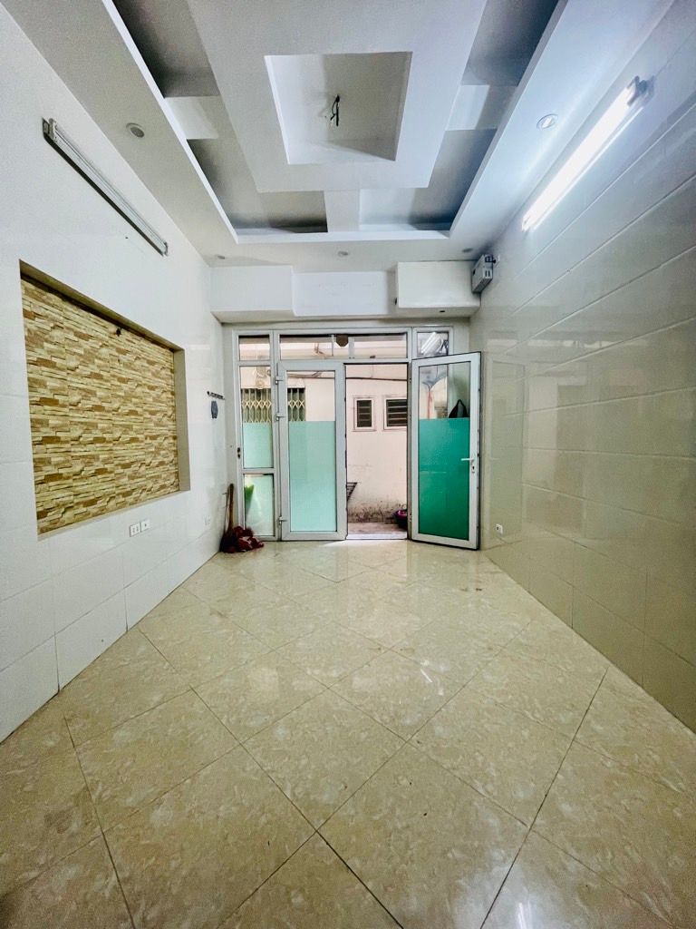 Bán nhà ngõ Kiến Thiết - diện tích 23m2 5 tầng - Nhà dân xây chắc chắn - giá 6,3 tỷ