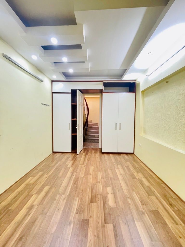 Bán nhà ngõ Kiến Thiết - diện tích 23m2 5 tầng - Nhà dân xây chắc chắn - giá 6,3 tỷ