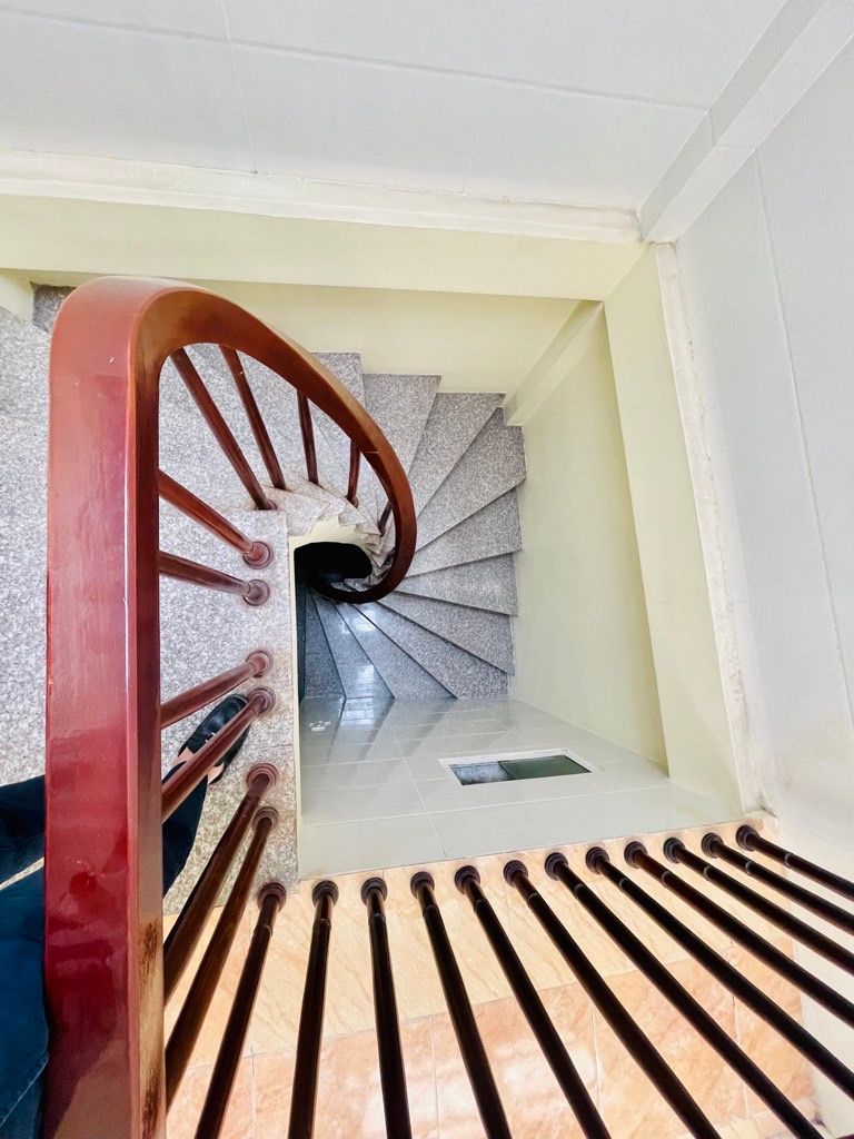 Bán nhà ngõ Kiến Thiết - diện tích 23m2 5 tầng - Nhà dân xây chắc chắn - giá 6,3 tỷ