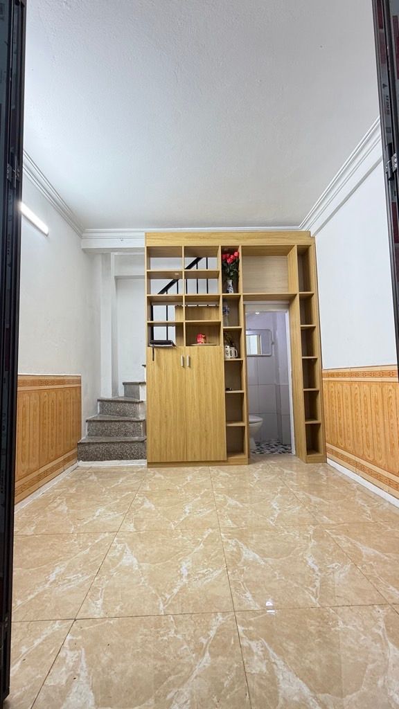 Bán nhà Tân Mai - diện tích 15m2 6 tầng - Ngõ thông phân lô - giá 3,15 tỷ