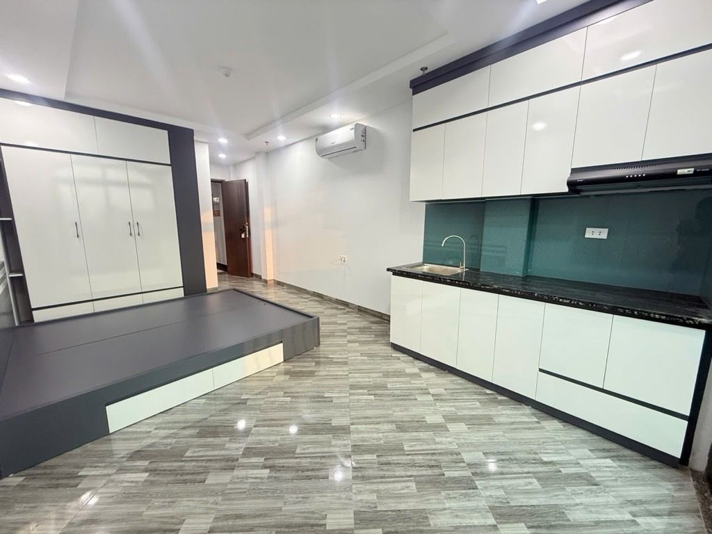 Bán nhà Ngọc Hồi - diện tích 67m2 6 tầng - ô tô đỗ cửa - giá 14,5 tỷ