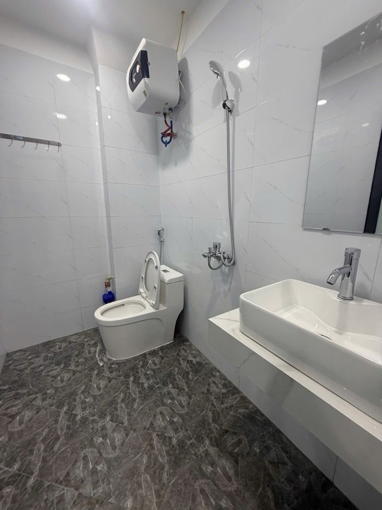 Bán nhà Ngọc Hồi - diện tích 67m2 6 tầng - ô tô đỗ cửa - giá 14,5 tỷ