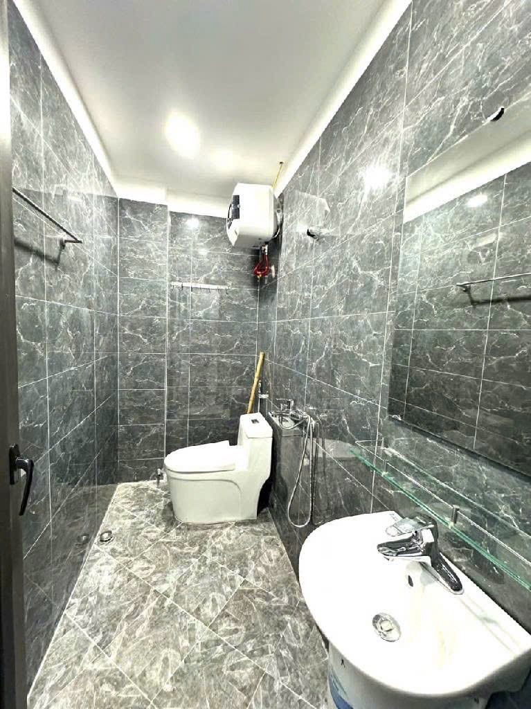 Bán nhà Ngọc Hồi - diện tích 67m2 6 tầng - ô tô đỗ cửa - giá 14,5 tỷ