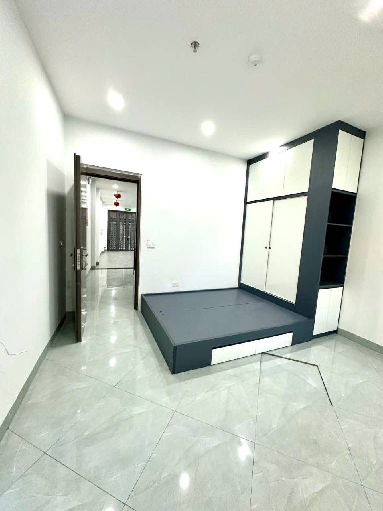 Bán nhà Ngọc Hồi - diện tích 67m2 6 tầng - ô tô đỗ cửa - giá 14,5 tỷ