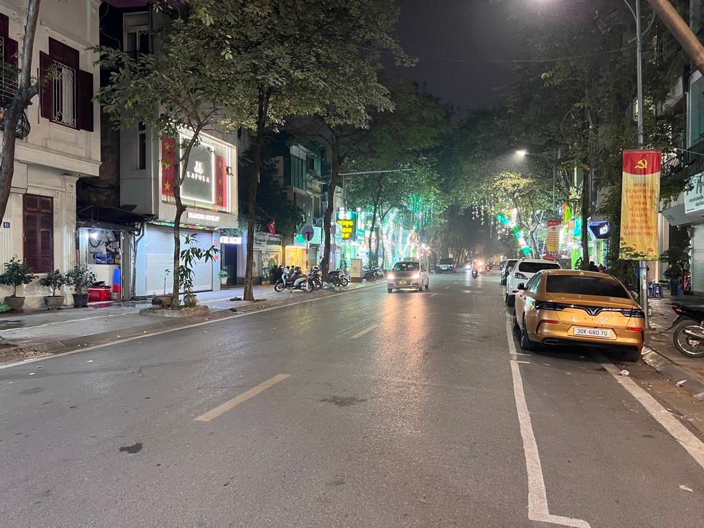 Bán nhà Tô Hiến Thành - diện tích 32m2 3 tầng - Nhà cách mặt phố khoảng 8m - giá 11,9 tỷ