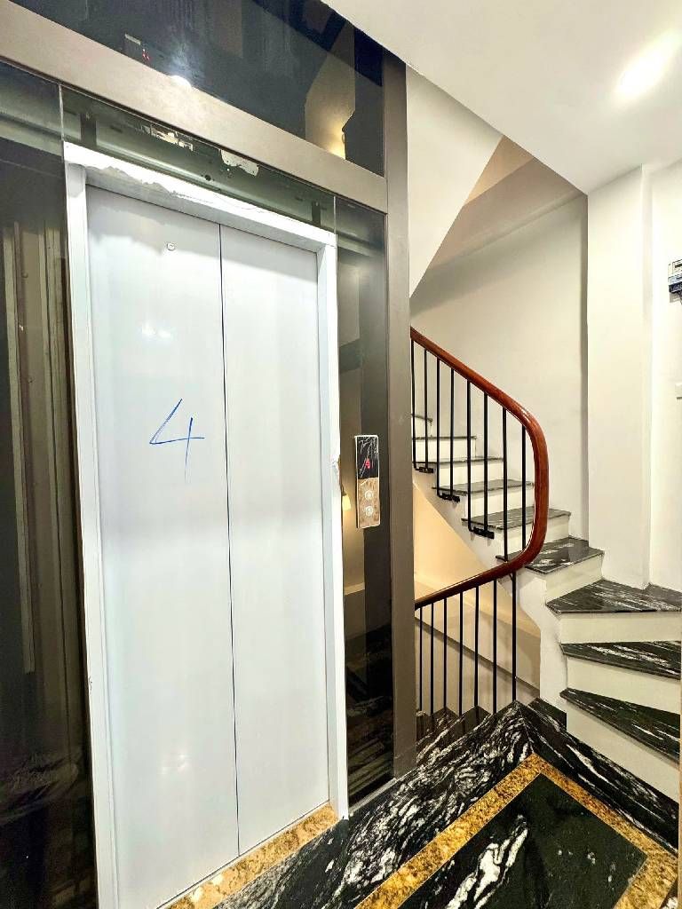 Bán nhà Lê Thanh Nghị - diện tích 26m2 6 tầng - Lô góc, kinh doanh - giá 11,8 tỷ