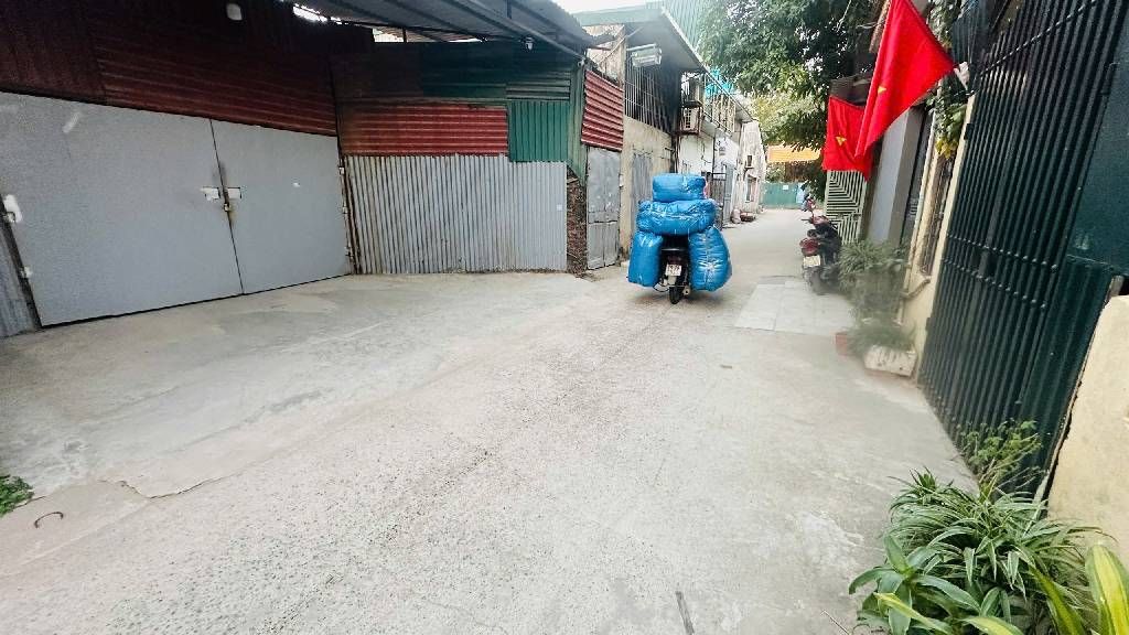 Bán nhà Tân Mai - diện tích 50.3m2 2 tầng - ô tô tránh - giá 3,8 tỷ