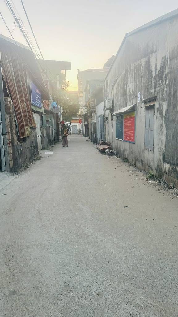 Bán nhà Tân Mai - diện tích 50.3m2 2 tầng - ô tô tránh - giá 3,8 tỷ