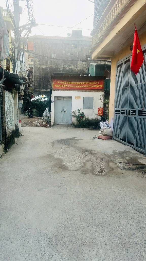 Bán nhà Tân Mai - diện tích 50.3m2 2 tầng - ô tô tránh - giá 3,8 tỷ