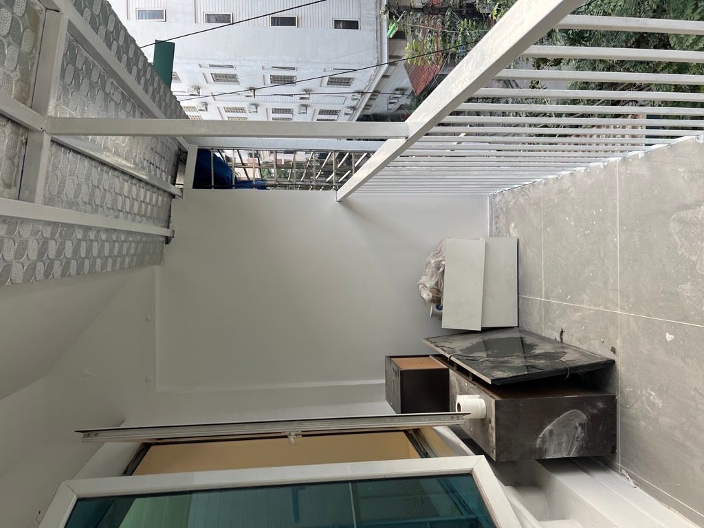 Bán nhà Giải phóng - diện tích 61,8m2 4 tầng - ô tô đỗ chân cầu thang - giá 6,15 tỷ