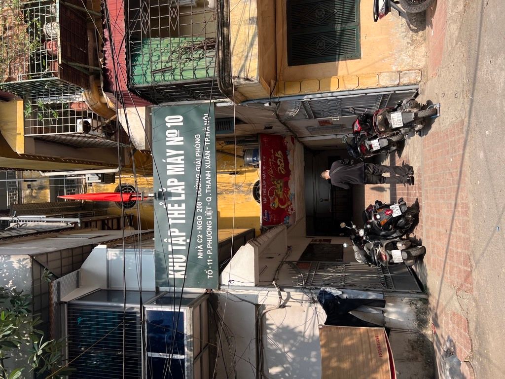 Bán nhà Giải phóng - diện tích 61,8m2 4 tầng - ô tô đỗ chân cầu thang - giá 6,15 tỷ