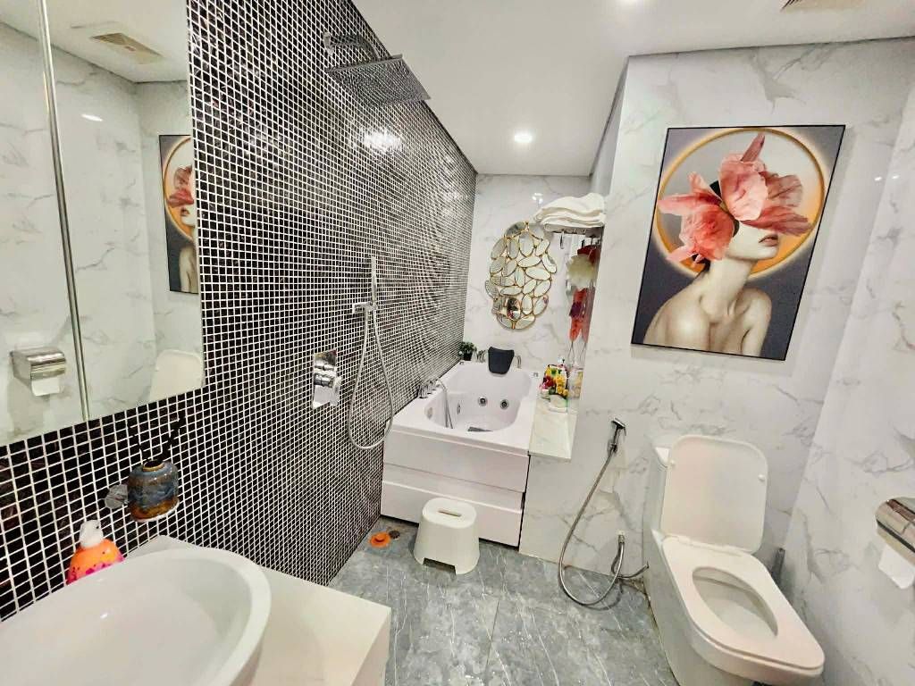 Bán nhà Nguyễn Trãi - diện tích 129m2 26 tầng - Căn góc view ngã tư - giá 14,9 tỷ