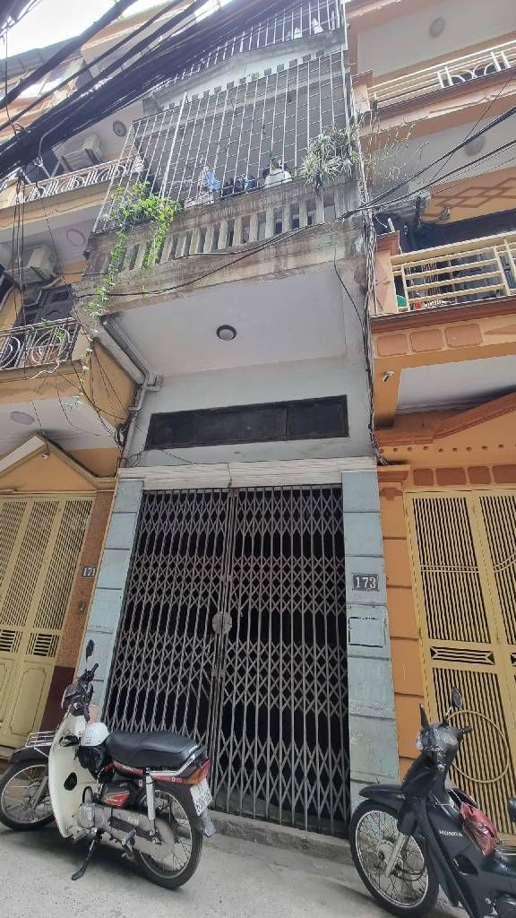 Bán nhà Cự Lộc - diện tích 25m2 4 tầng - Ô tô đỗ cửa - giá 8,9 tỷ