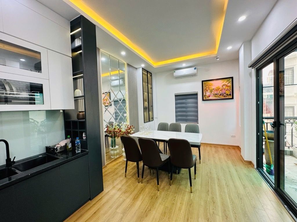 Bán nhà Vũ Tông Phan - diện tích 51m2 3 tầng - Nhà đẹp long lanh, tặng full nội thất - giá 11,5 tỷ