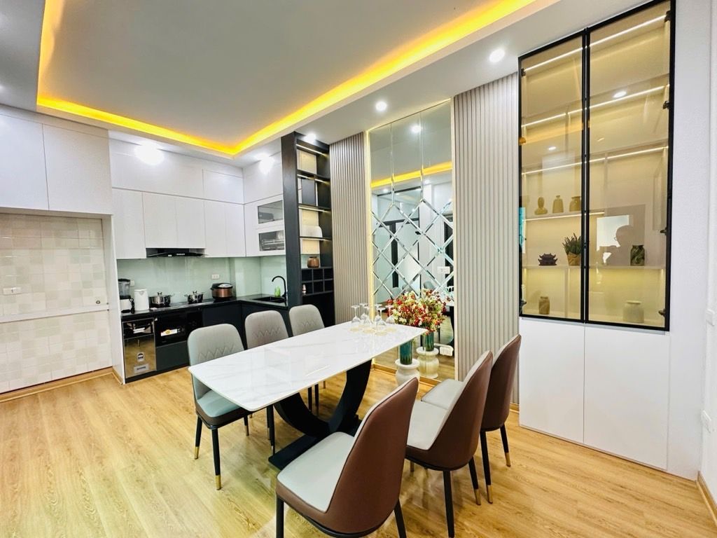 Bán nhà Vũ Tông Phan - diện tích 51m2 3 tầng - Nhà đẹp long lanh, tặng full nội thất - giá 11,5 tỷ