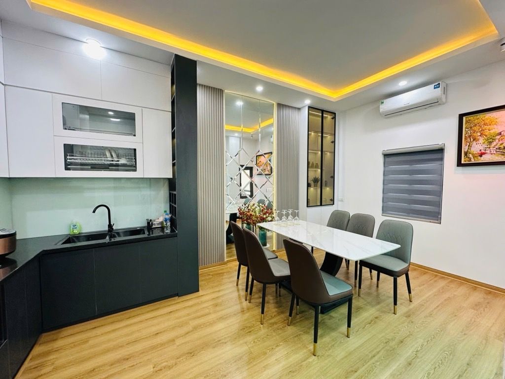 Bán nhà Vũ Tông Phan - diện tích 51m2 3 tầng - Nhà đẹp long lanh, tặng full nội thất - giá 11,5 tỷ