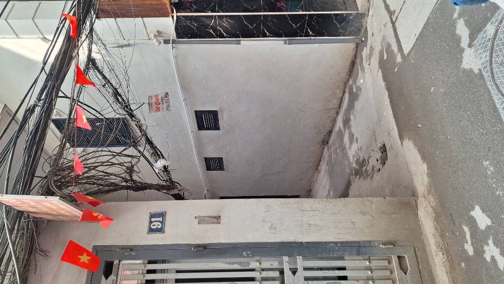 Bán nhà Hoàng Cầu - diện tích 36.7m2 1 tầng - Lô góc - giá 5,9 tỷ