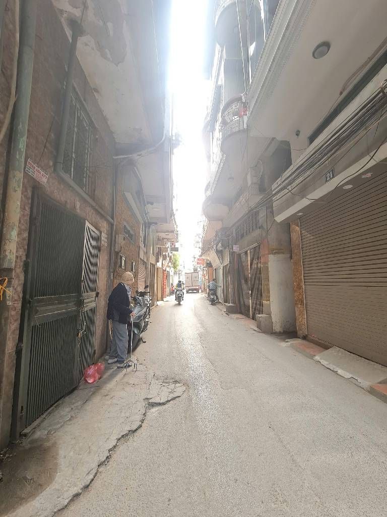 Bán nhà Thịnh Hào - diện tích 28m2 4 tầng - Ô tô tránh - giá 13 tỷ