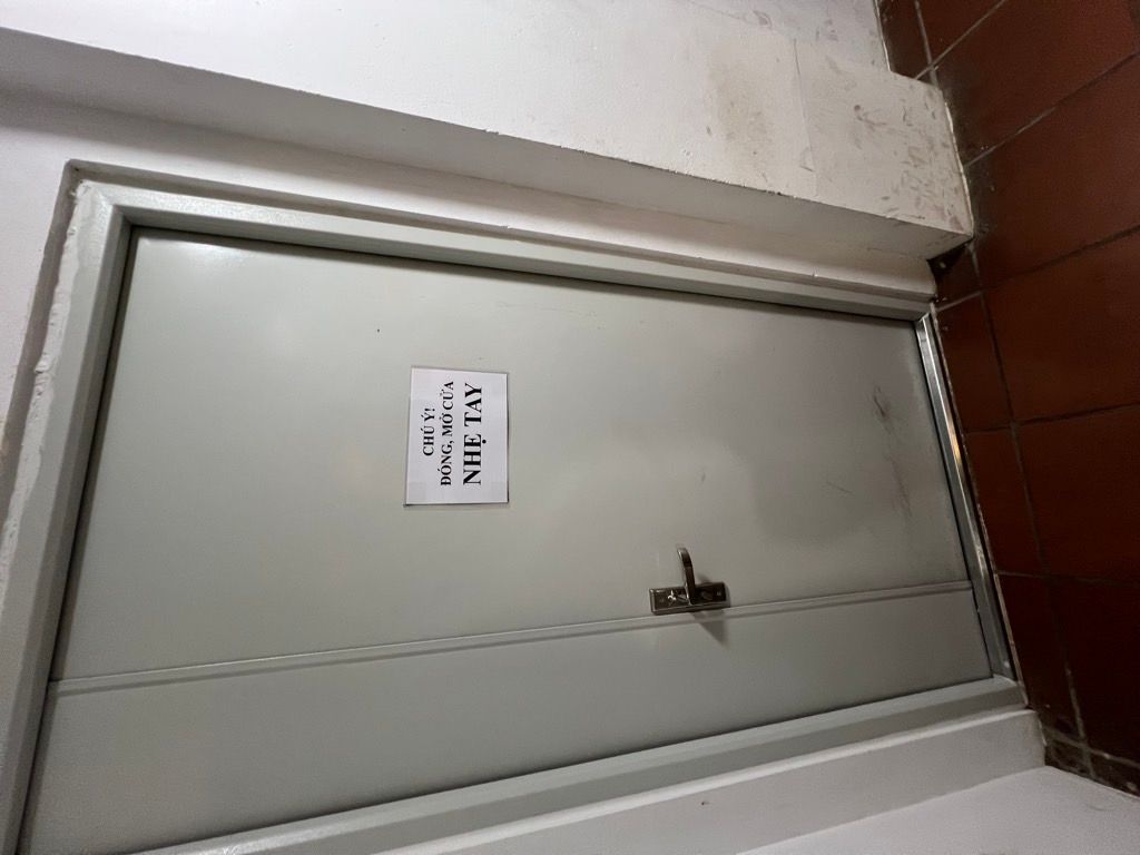 Bán nhà Vân Hồ - diện tích 50m2 6 tầng - Lô góc ô tô đỗ cổng - giá 2,999 tỷ