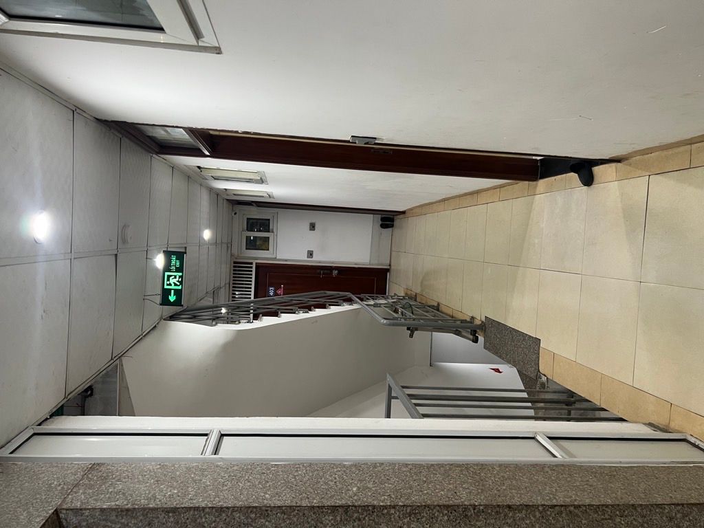 Bán nhà Vân Hồ - diện tích 50m2 6 tầng - Lô góc ô tô đỗ cổng - giá 2,999 tỷ