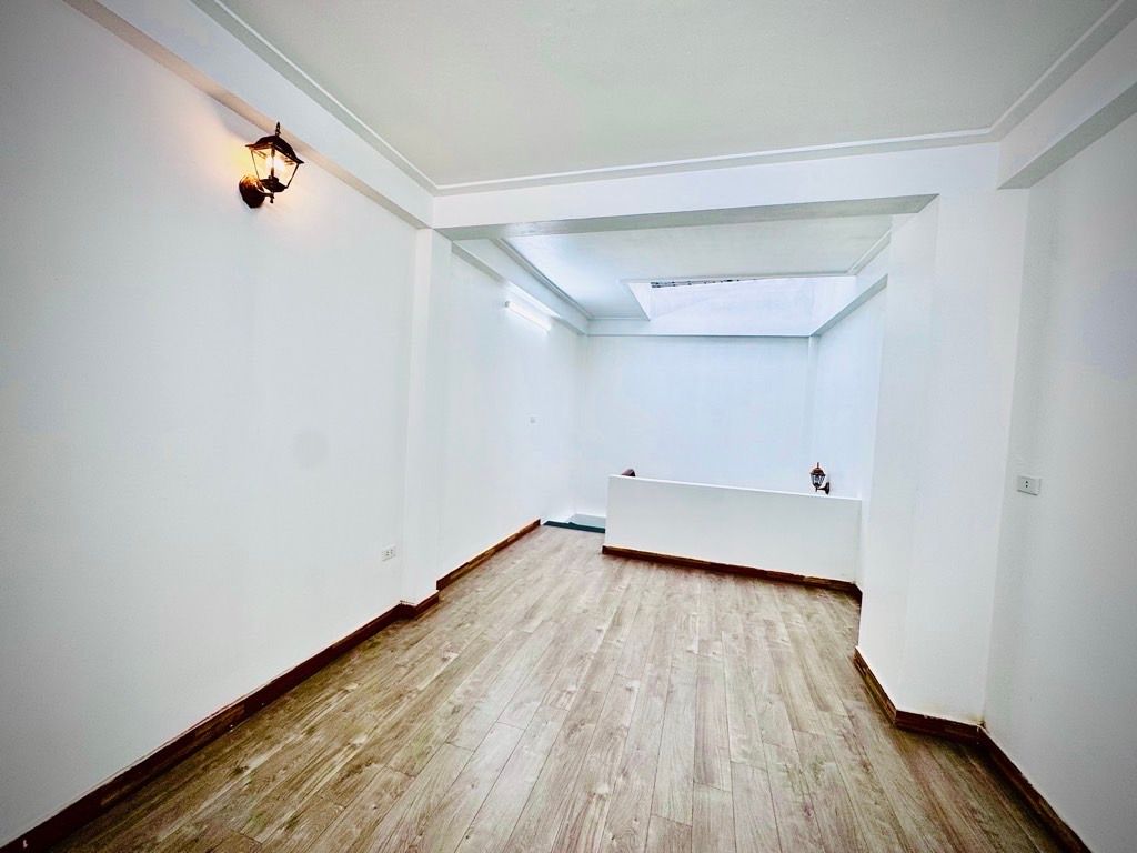 Bán nhà Thịnh Liệt - diện tích 39m2 5 tầng - ô tô đỗ cửa - giá 12,2 tỷ